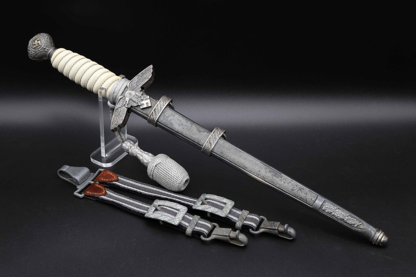 Mint 2nd Model Luftwaffe Dagger by E. Pack