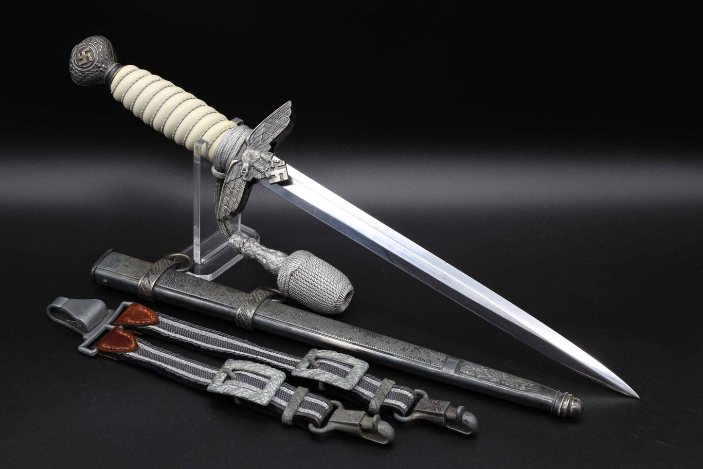 Mint 2nd Model Luftwaffe Dagger by E. Pack