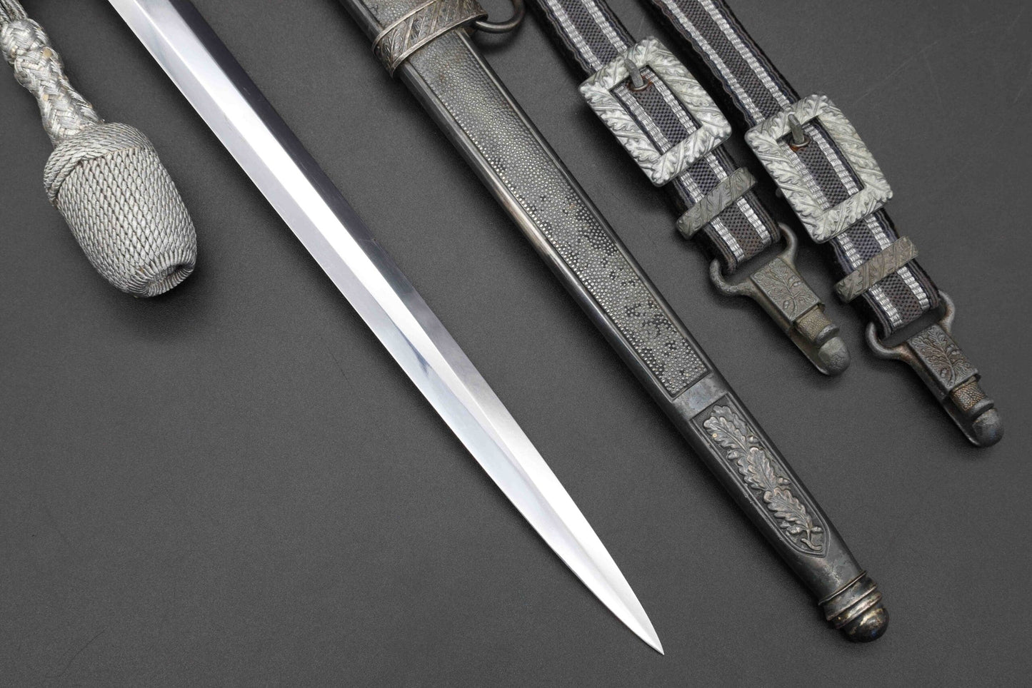 Mint 2nd Model Luftwaffe Dagger by E. Pack