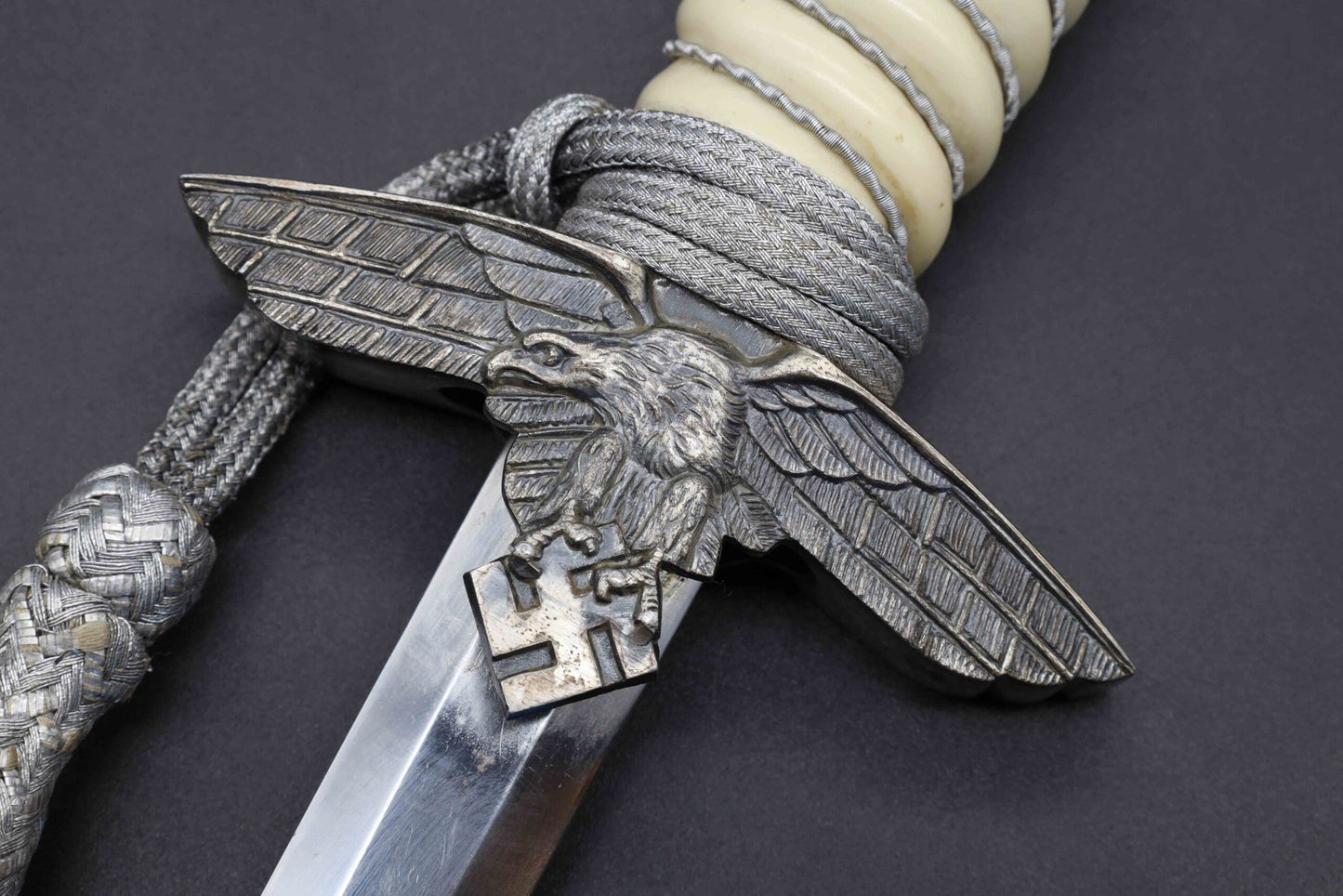 Mint 2nd Model Luftwaffe Dagger by E. Pack