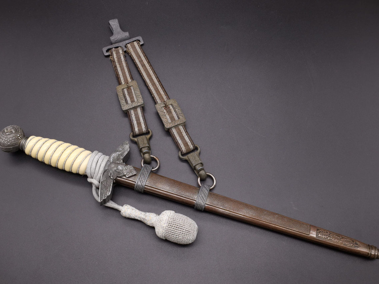 Late production generic type Luftwaffe dagger