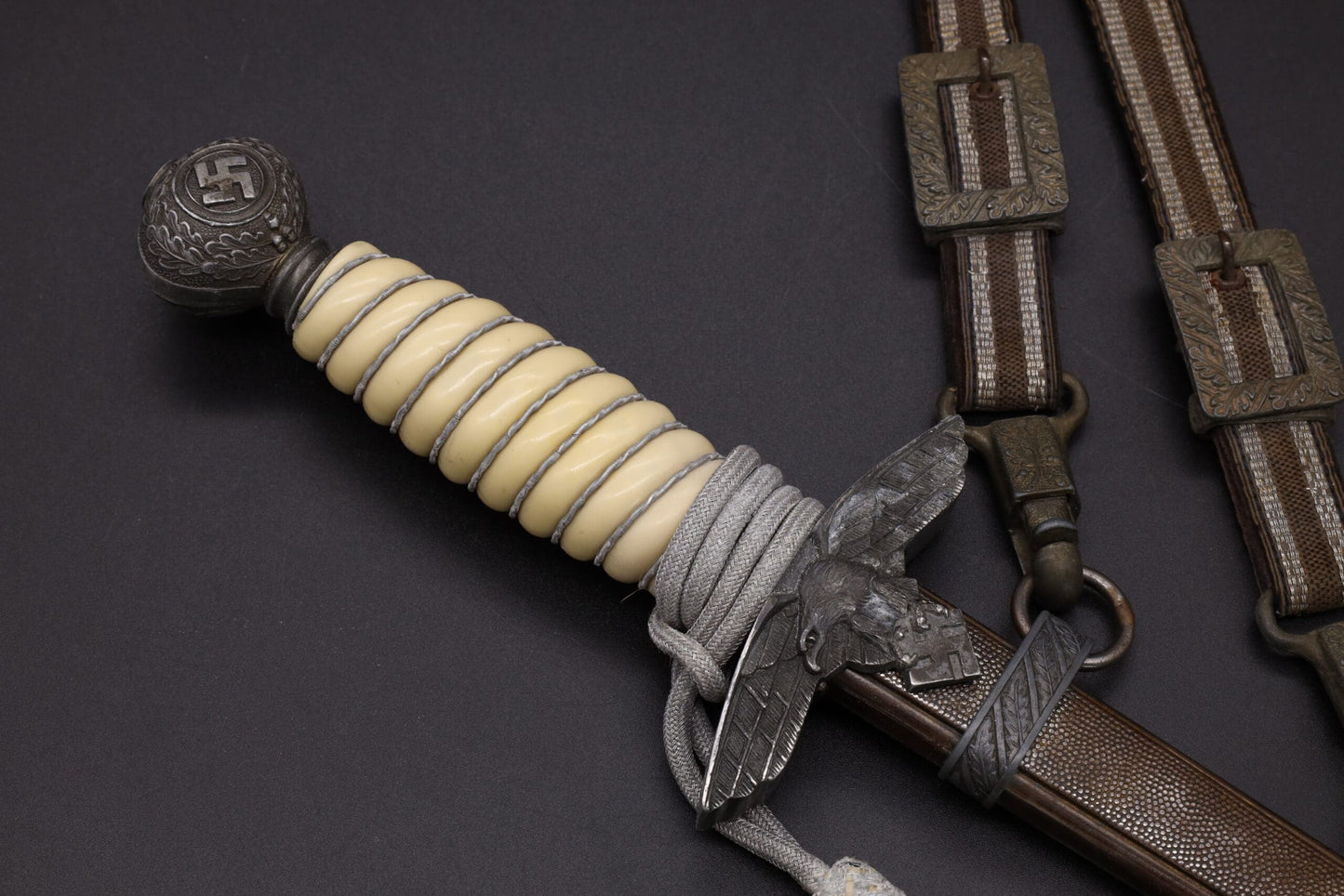 Late production generic type Luftwaffe dagger