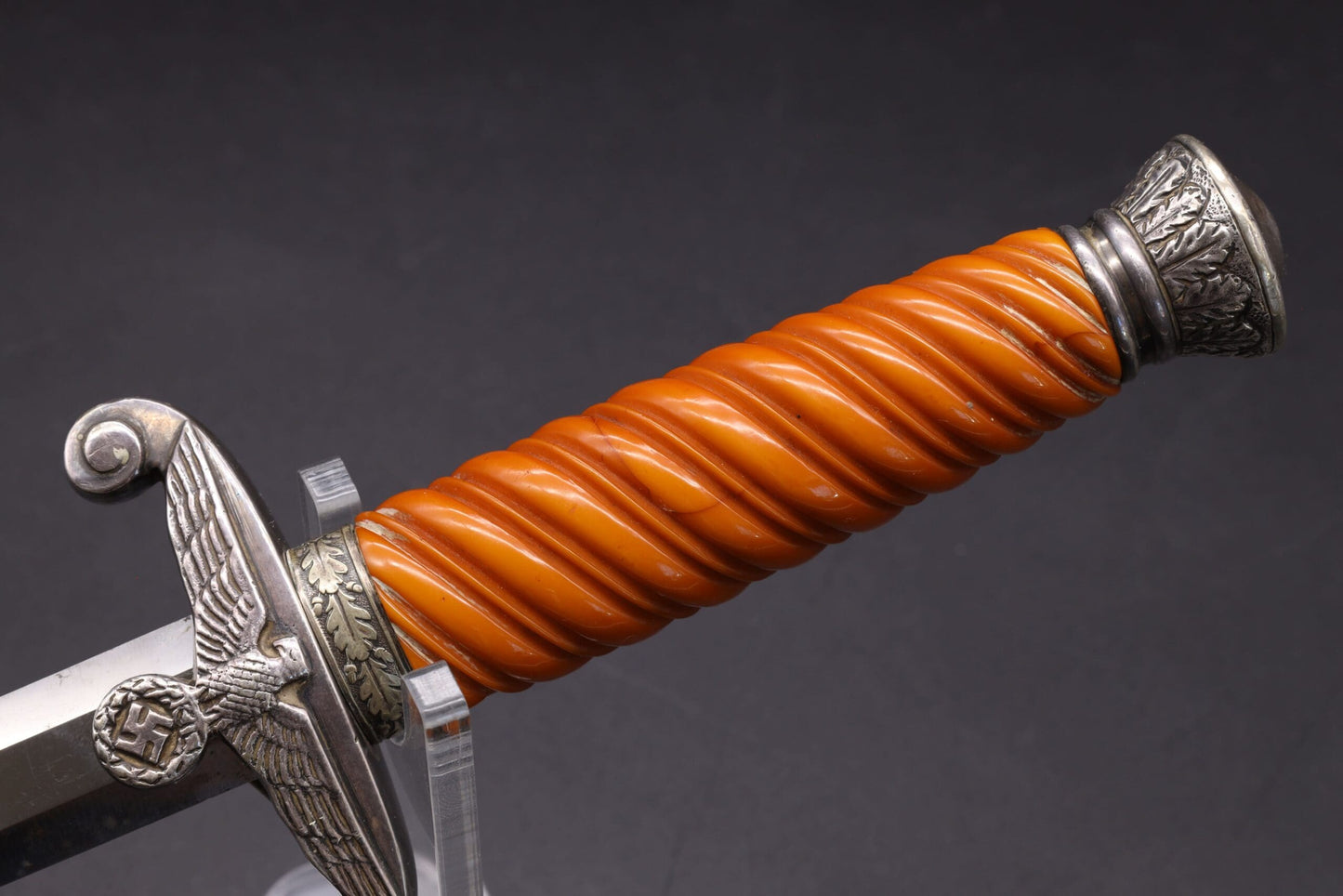 Slender grip Army dagger by WKC