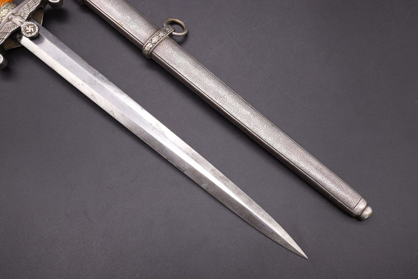 Slender grip Army dagger by WKC
