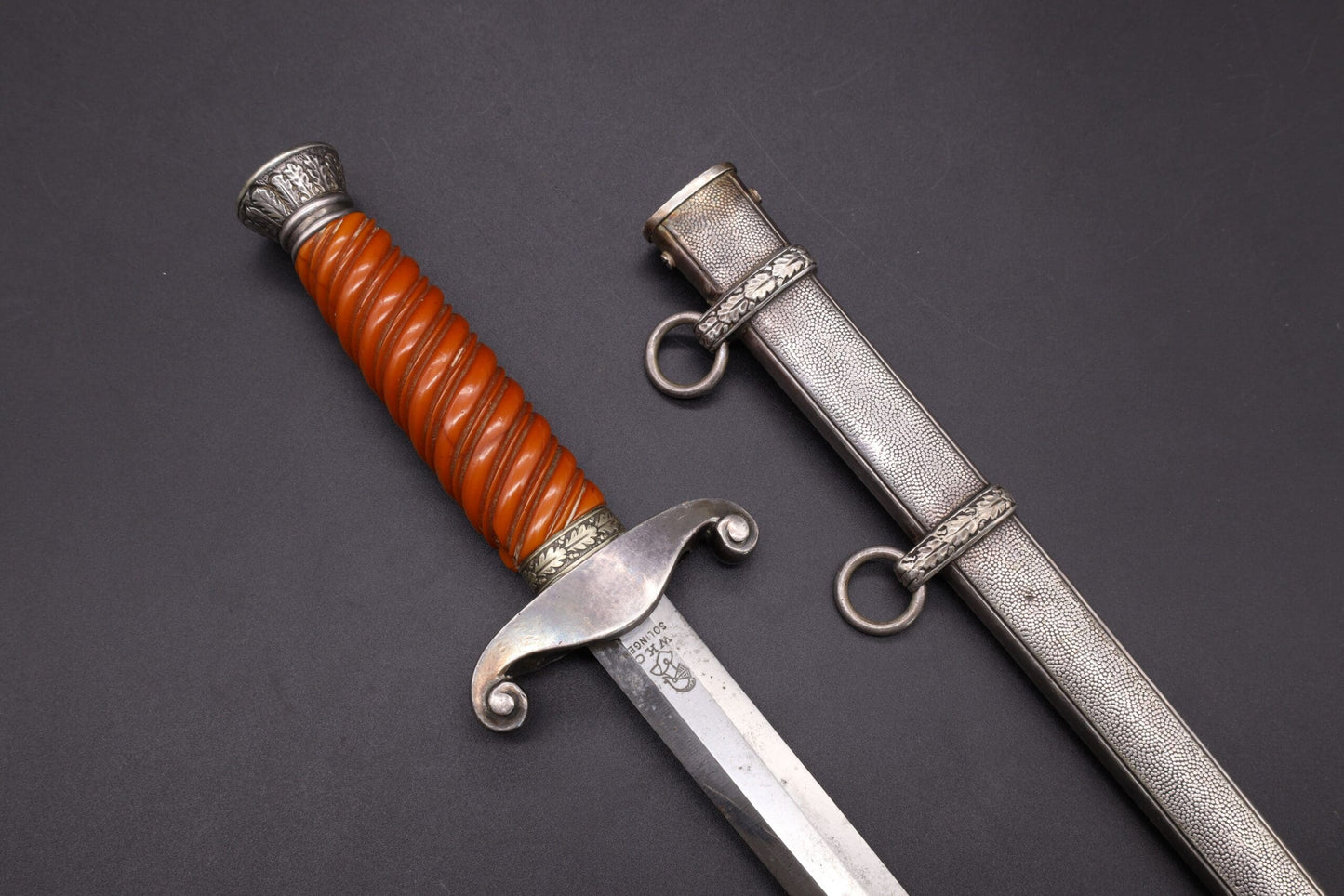 Slender grip Army dagger by WKC