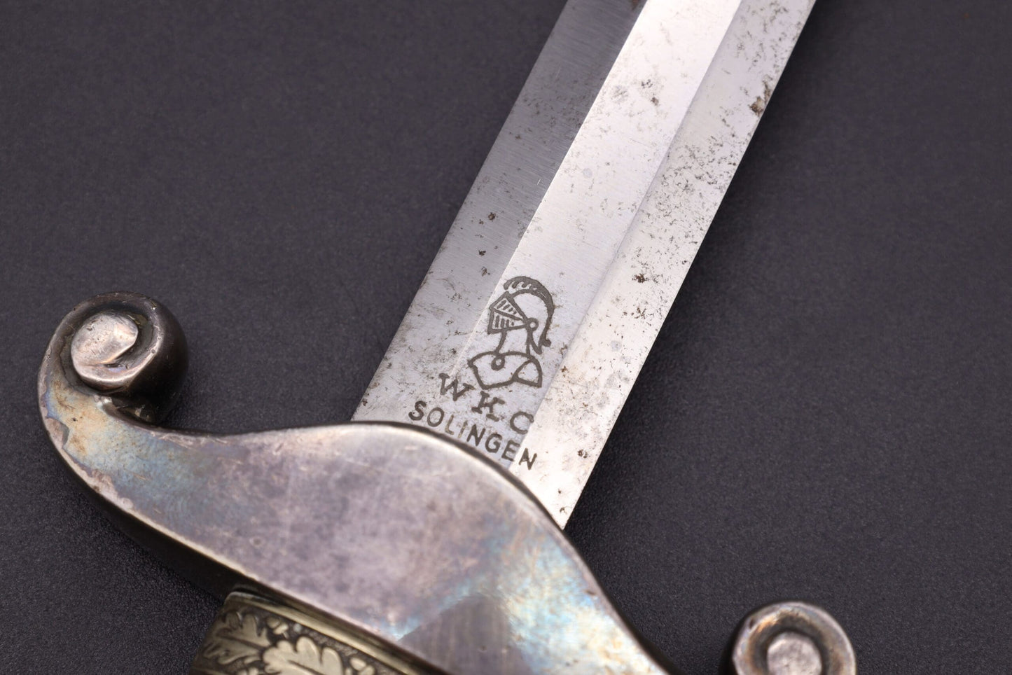 Slender grip Army dagger by WKC