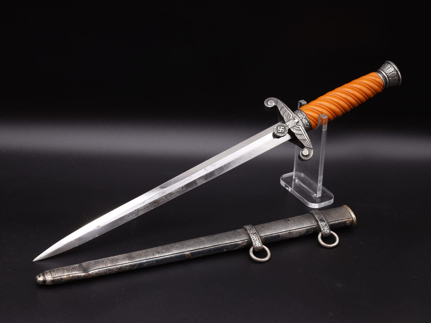 Slender grip Army dagger by WMW