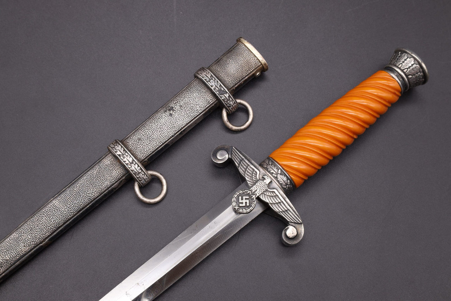 Slender grip Army dagger by WMW