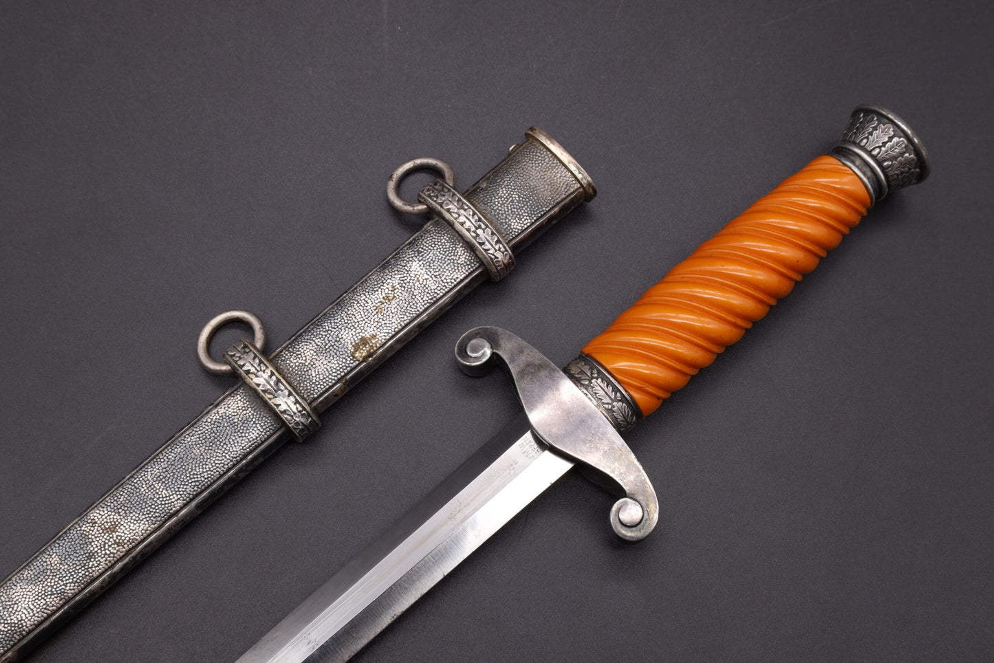 Slender grip Army dagger by WMW