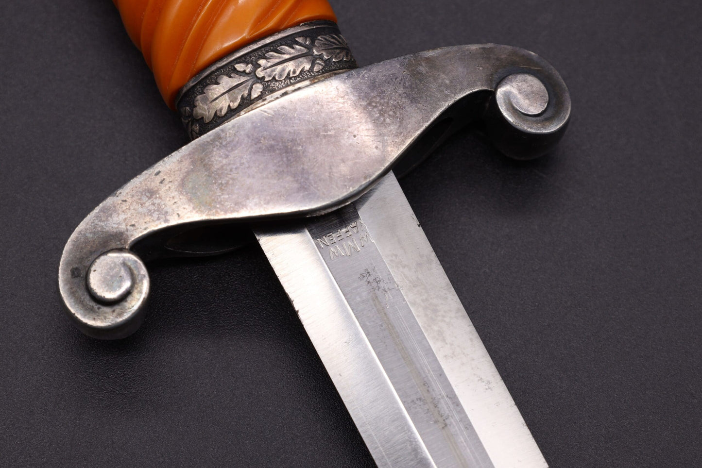 Slender grip Army dagger by WMW