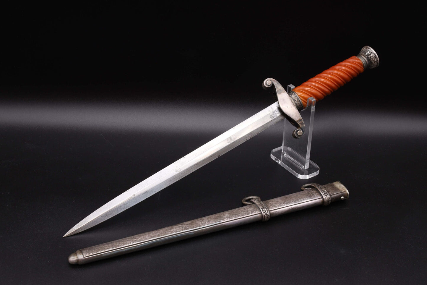 1st Type Slender Grip Army Dagger by E. Pack