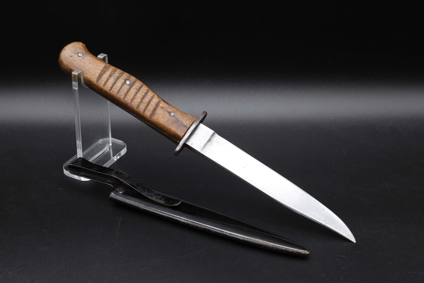 Infantry combat knife with cross guard