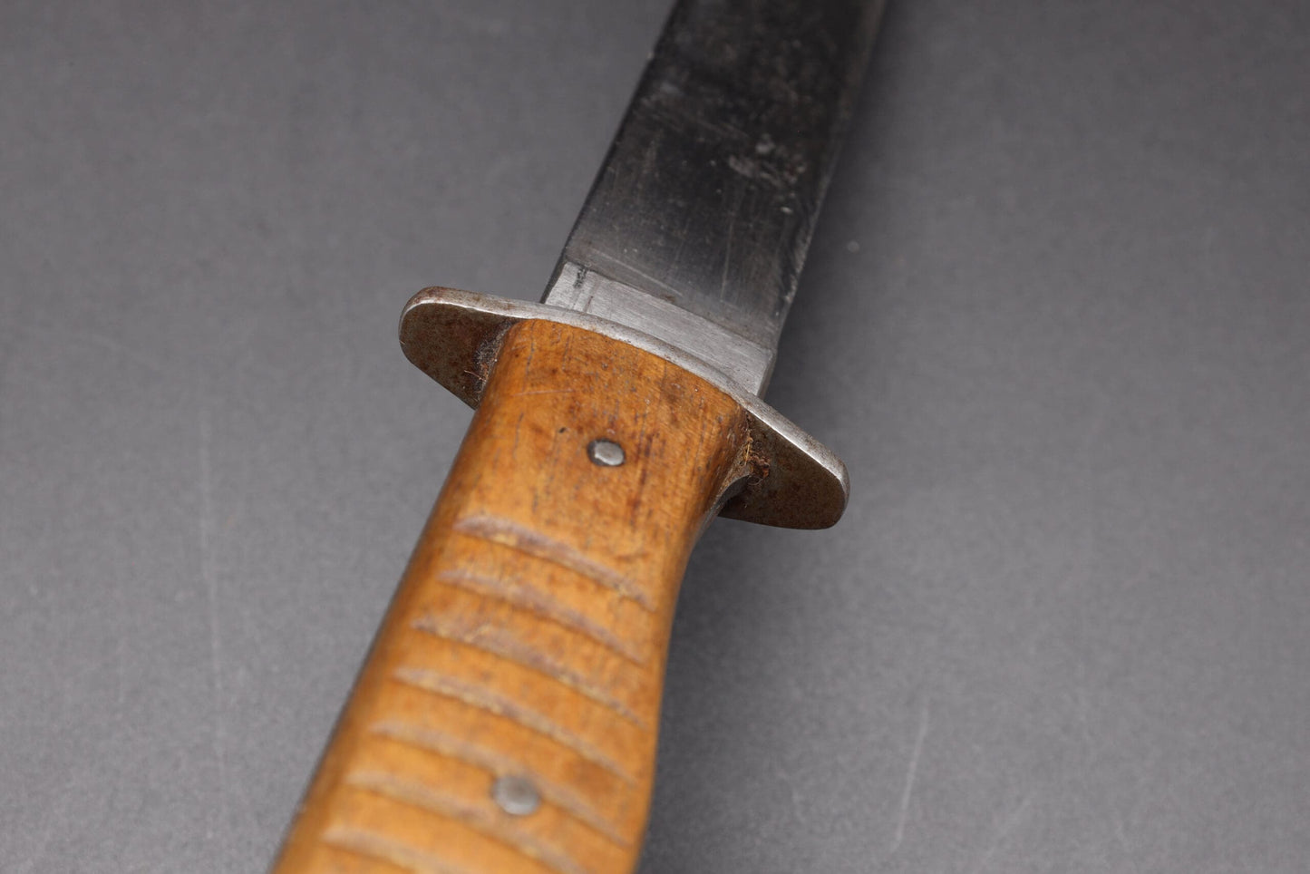 Infantry combat knife with cross guard