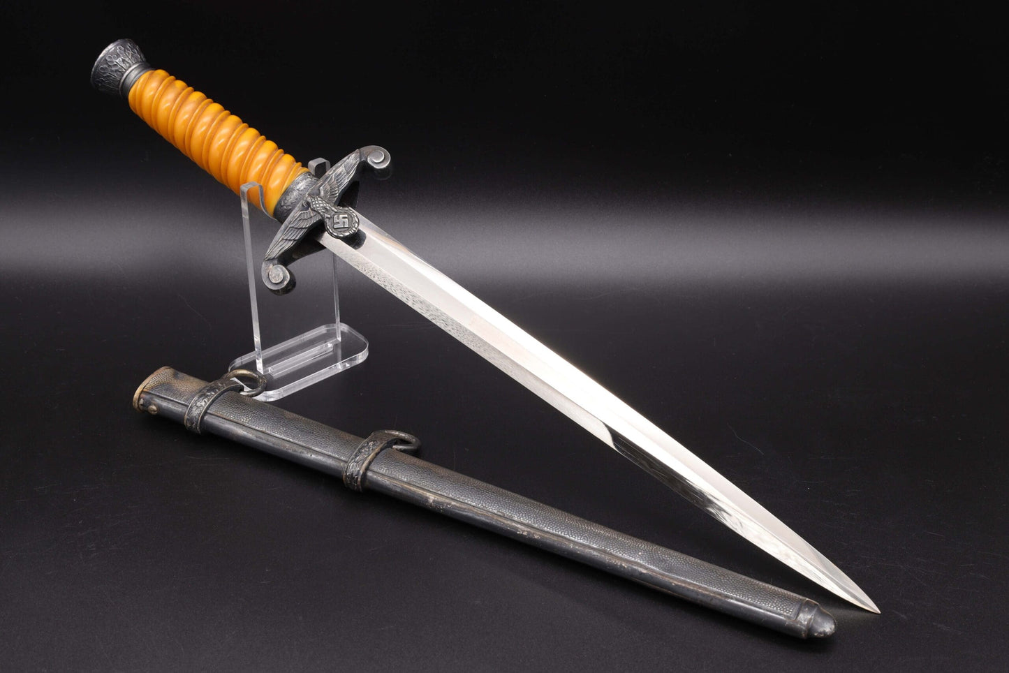 Early Army dagger by Rob Klaas