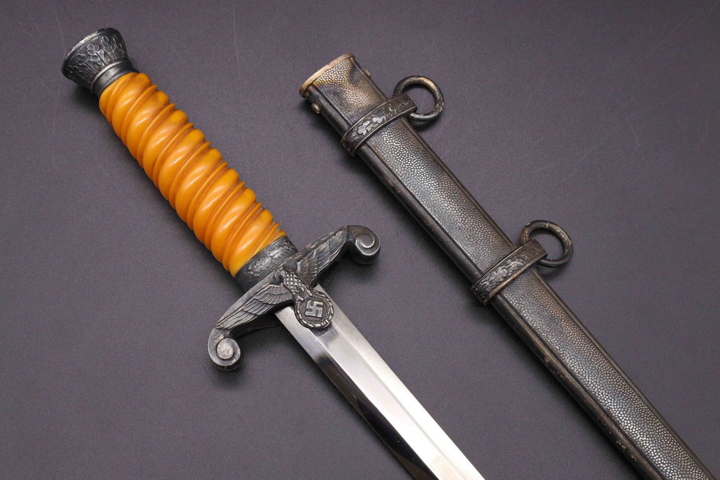 Early Army dagger by Rob Klaas