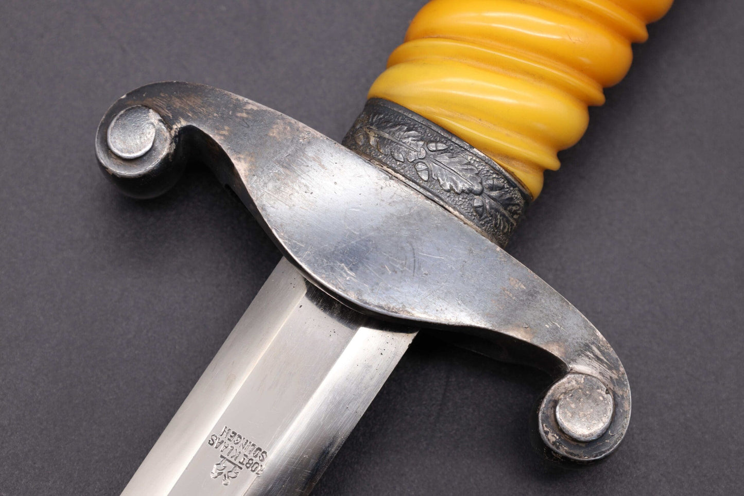 Early Army dagger by Rob Klaas