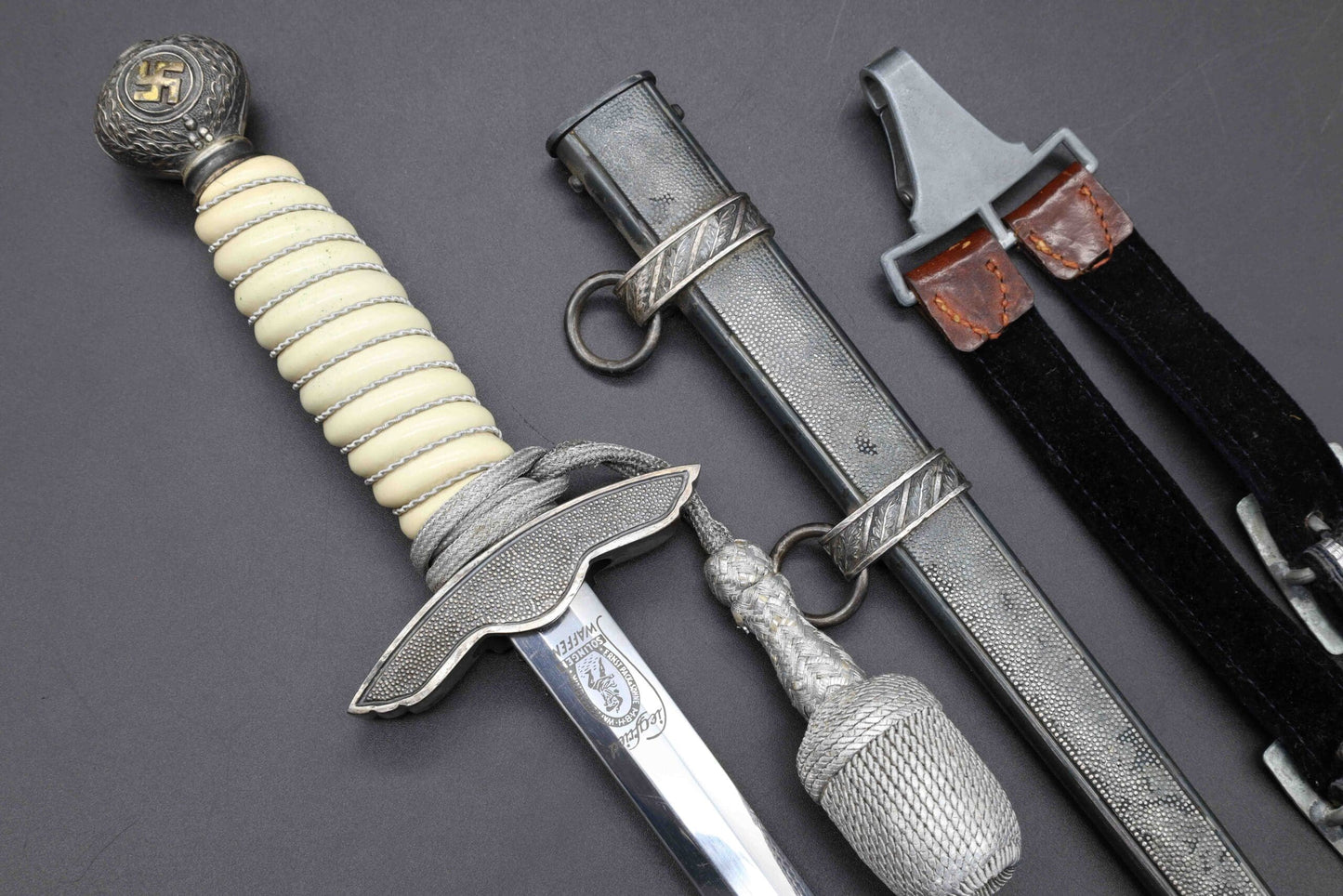 Mint 2nd Model Luftwaffe Dagger by E. Pack