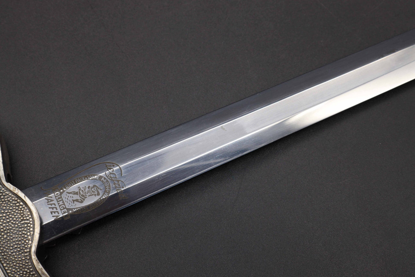 Mint 2nd Model Luftwaffe Dagger by E. Pack