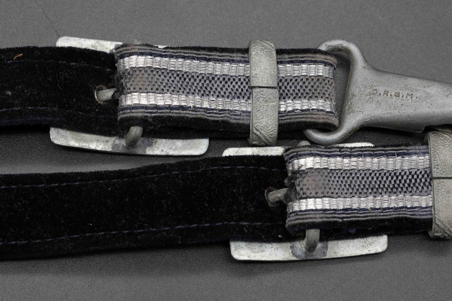 Mint 2nd Model Luftwaffe Dagger by E. Pack