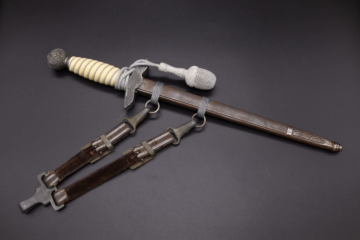 Late production generic type Luftwaffe dagger