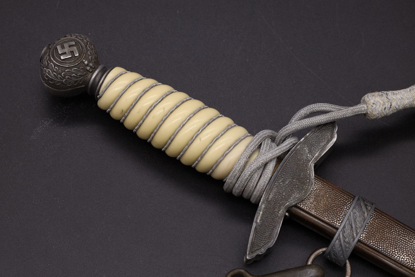 Late production generic type Luftwaffe dagger