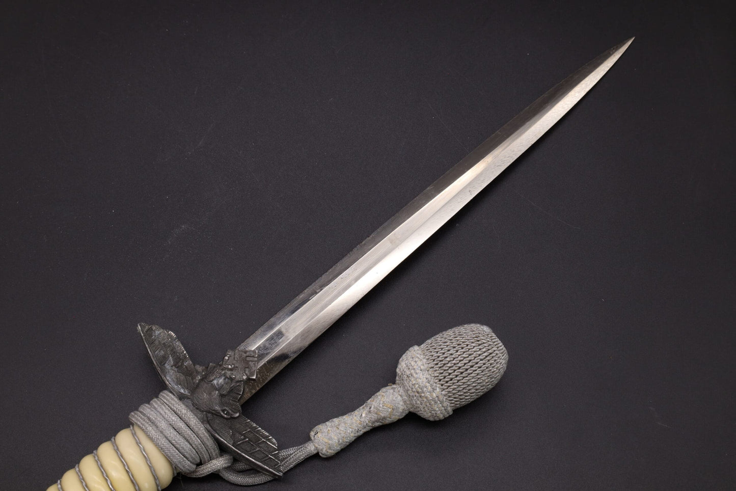 Late production generic type Luftwaffe dagger