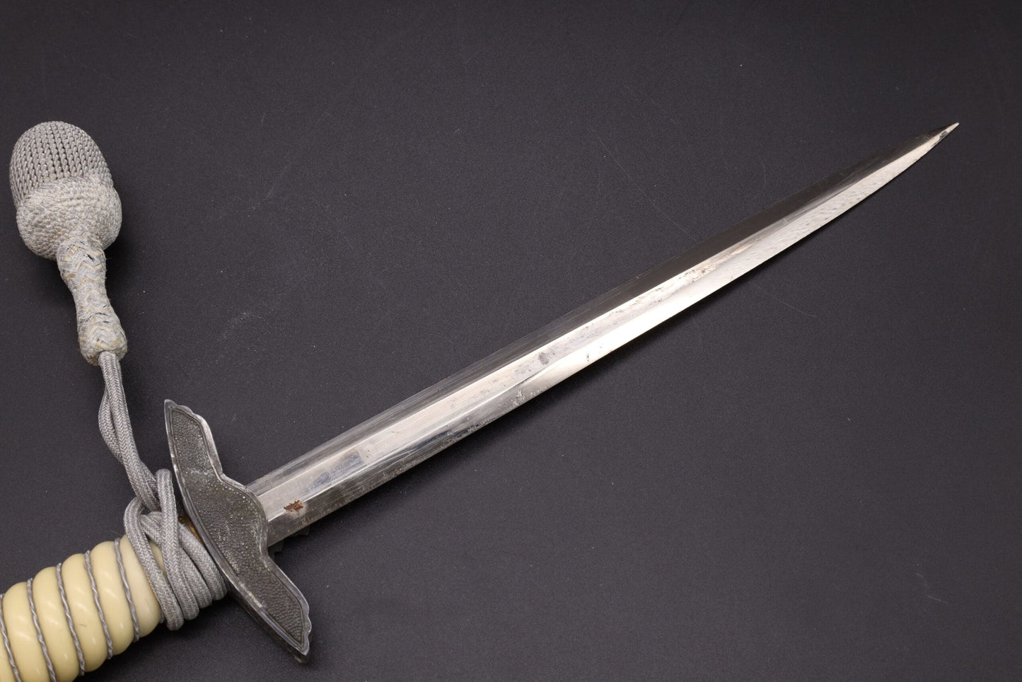 Late production generic type Luftwaffe dagger