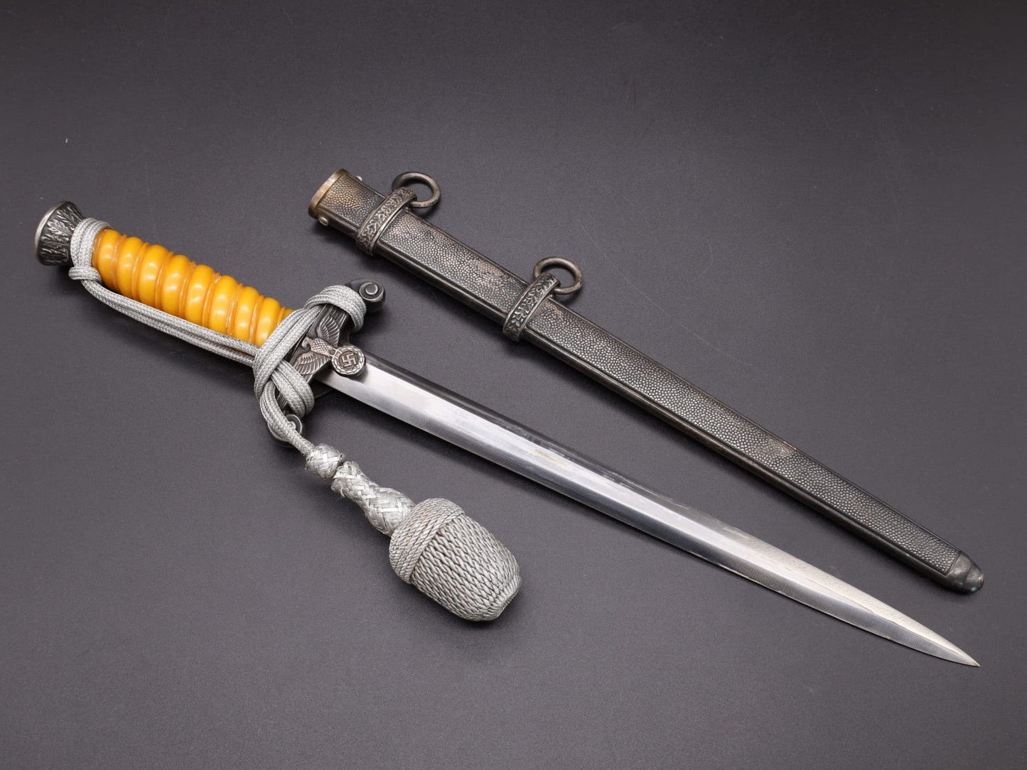 Minty army dagger by Alcoso