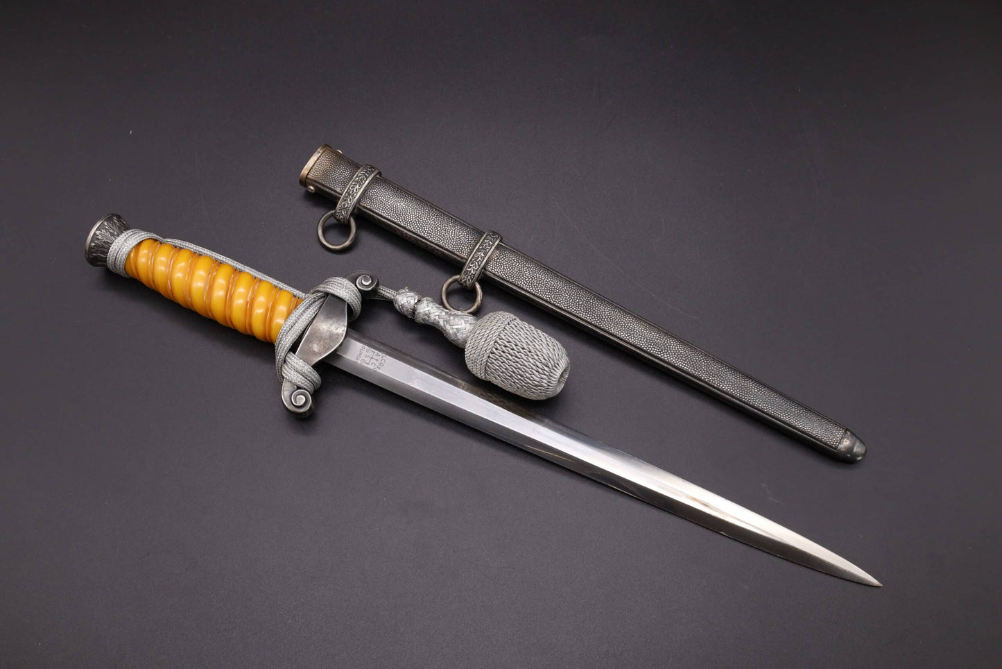 Minty army dagger by Alcoso