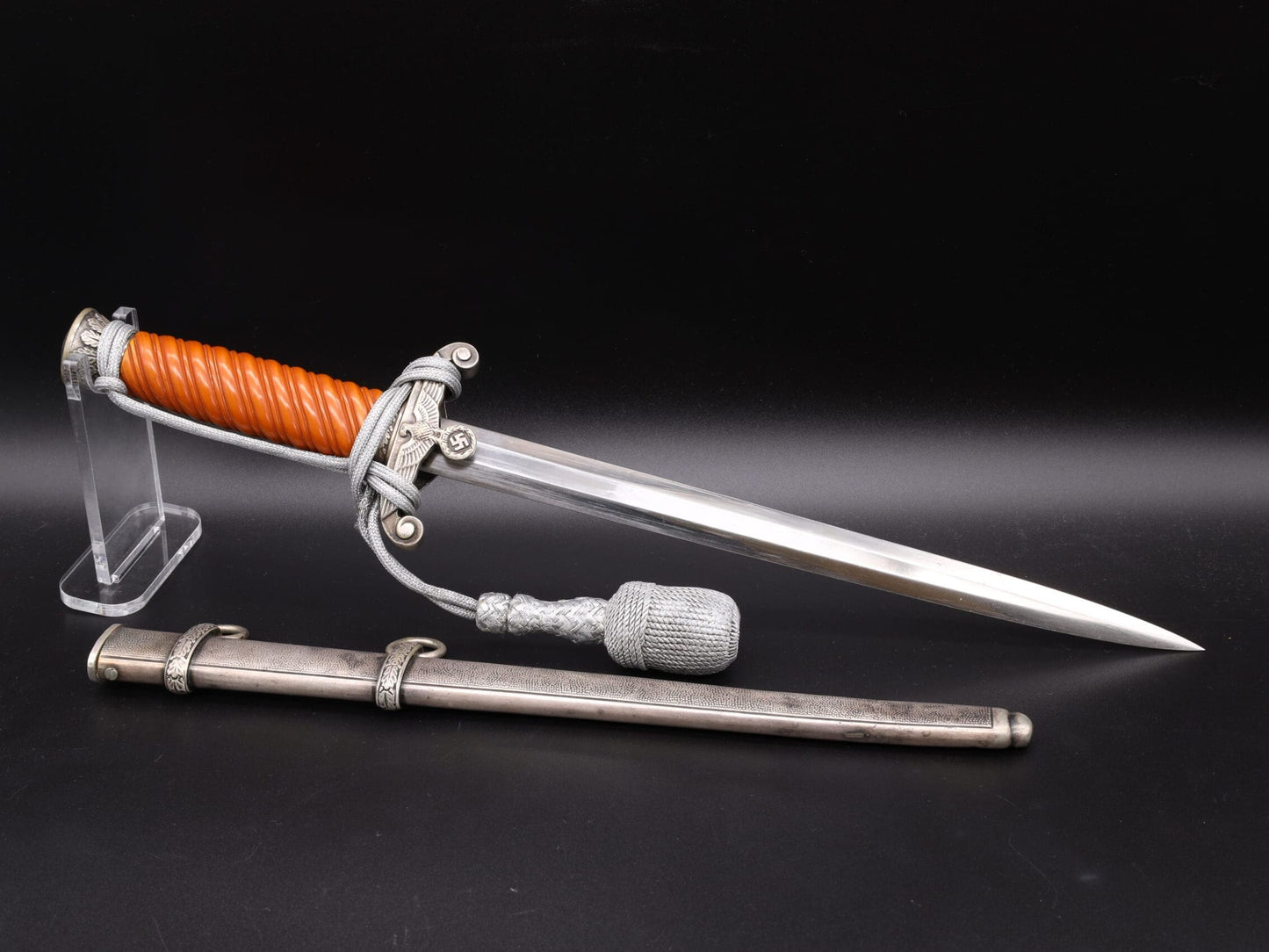 Early Slender grip Army dagger by Eickhorn