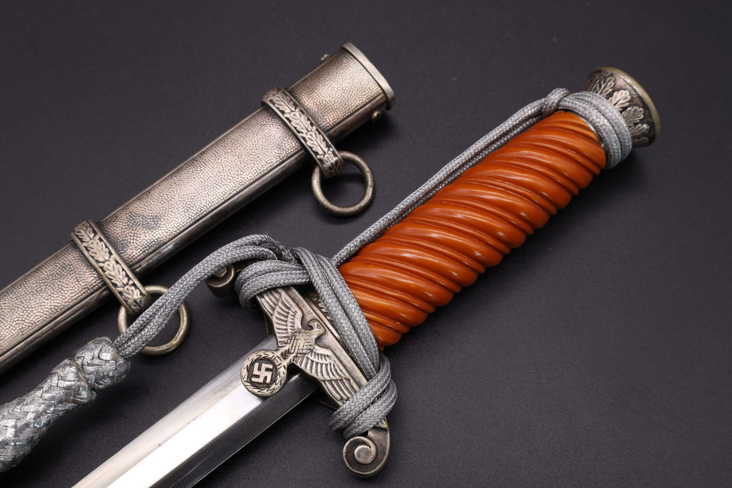 Early Slender grip Army dagger by Eickhorn