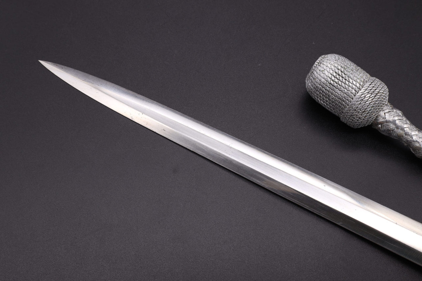 Early Slender grip Army dagger by Eickhorn