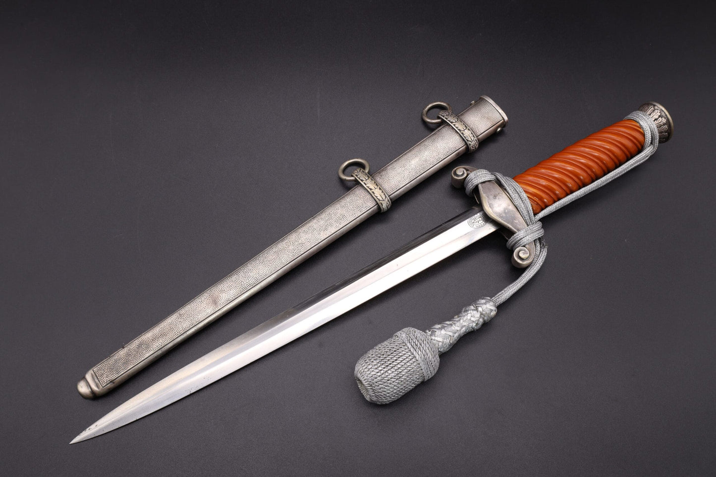 Early Slender grip Army dagger by Eickhorn