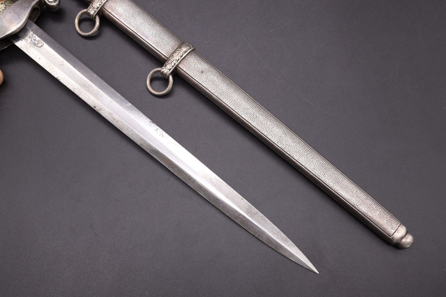 Slender grip Army dagger by WKC