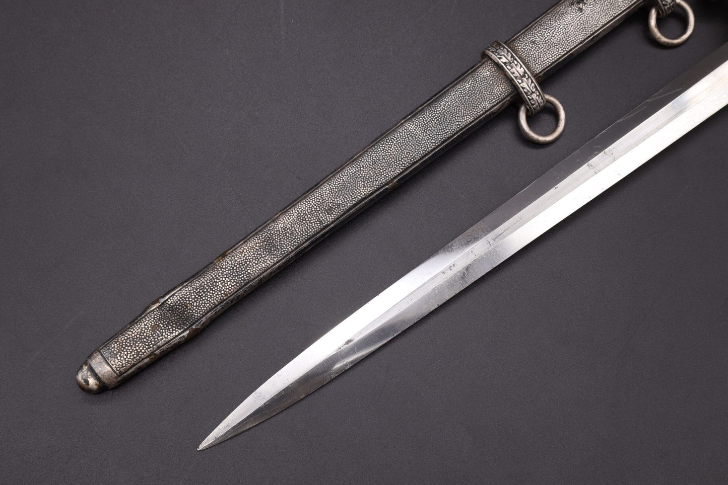 Slender grip Army dagger by WMW