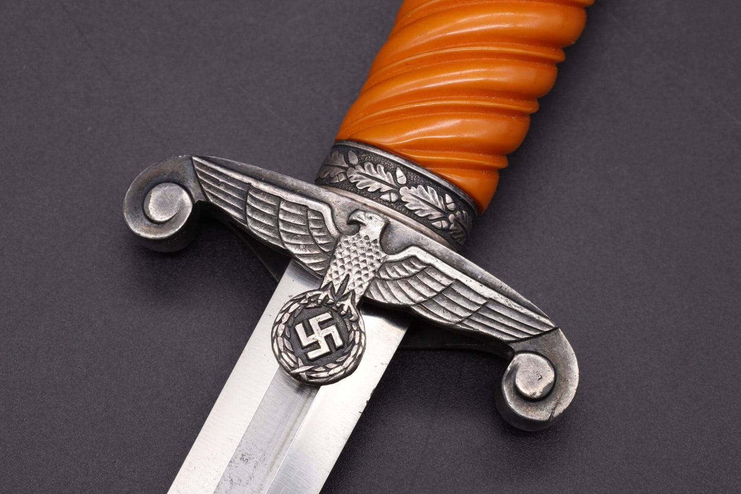 Slender grip Army dagger by WMW