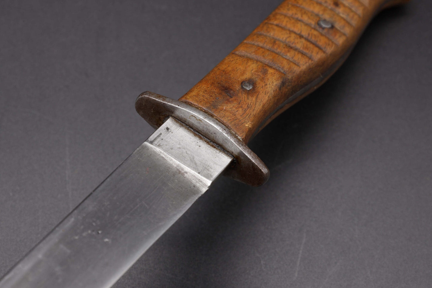 Infantry combat knife with cross guard