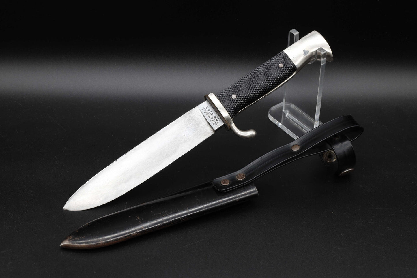 HJ knife with plastic belt loop by WKC – M7/42