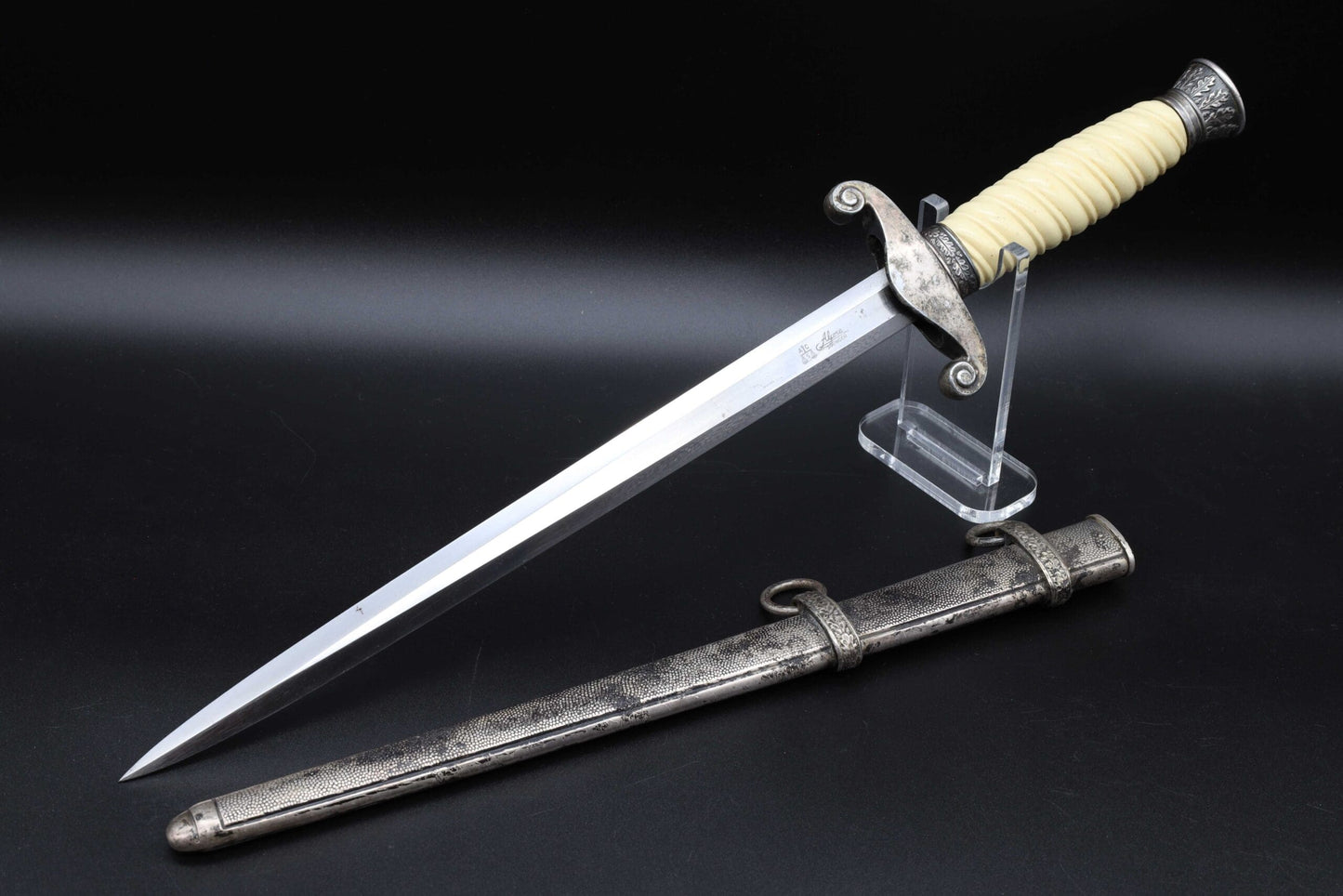 “High Lift” Army Dagger by Alcoso
