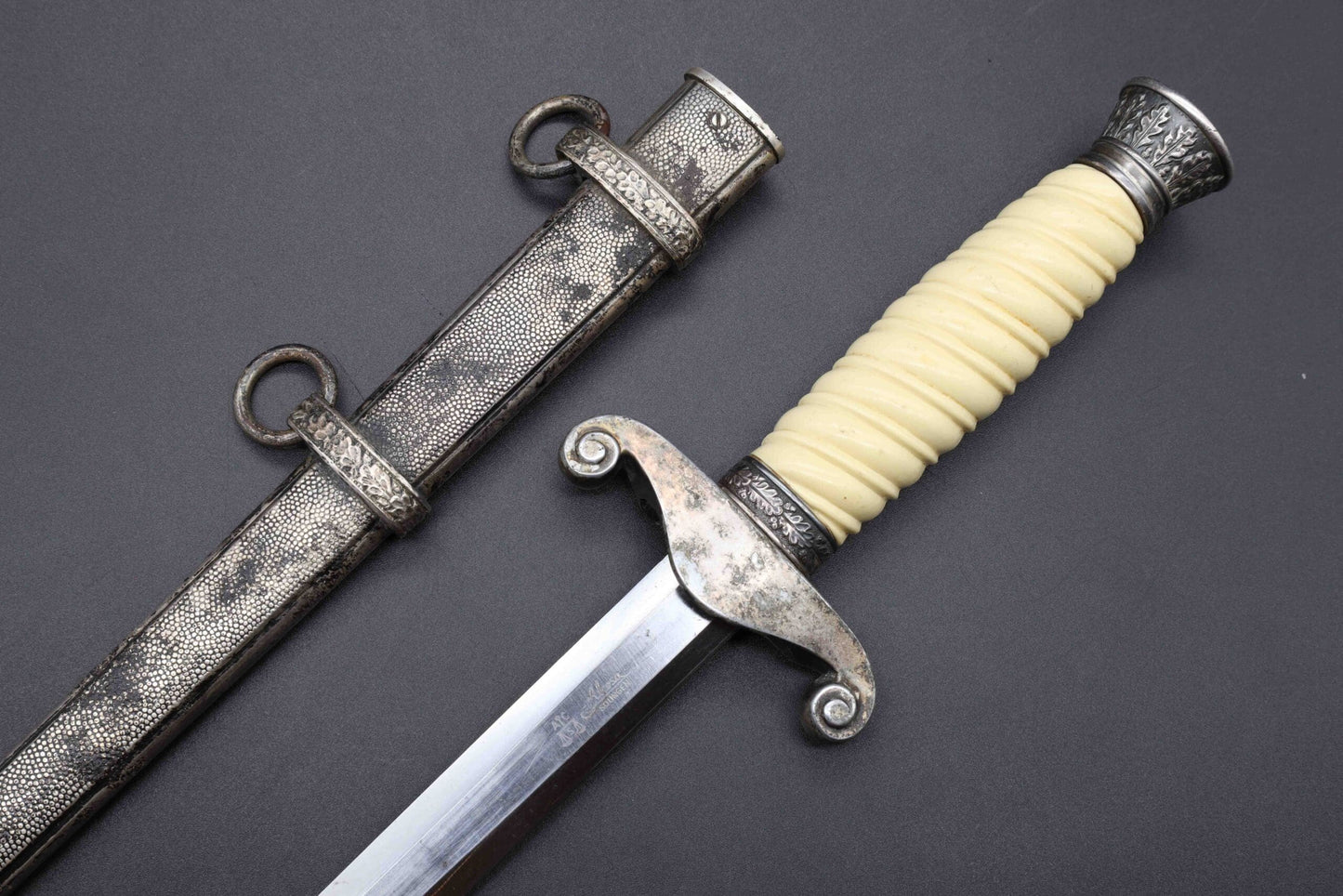 “High Lift” Army Dagger by Alcoso