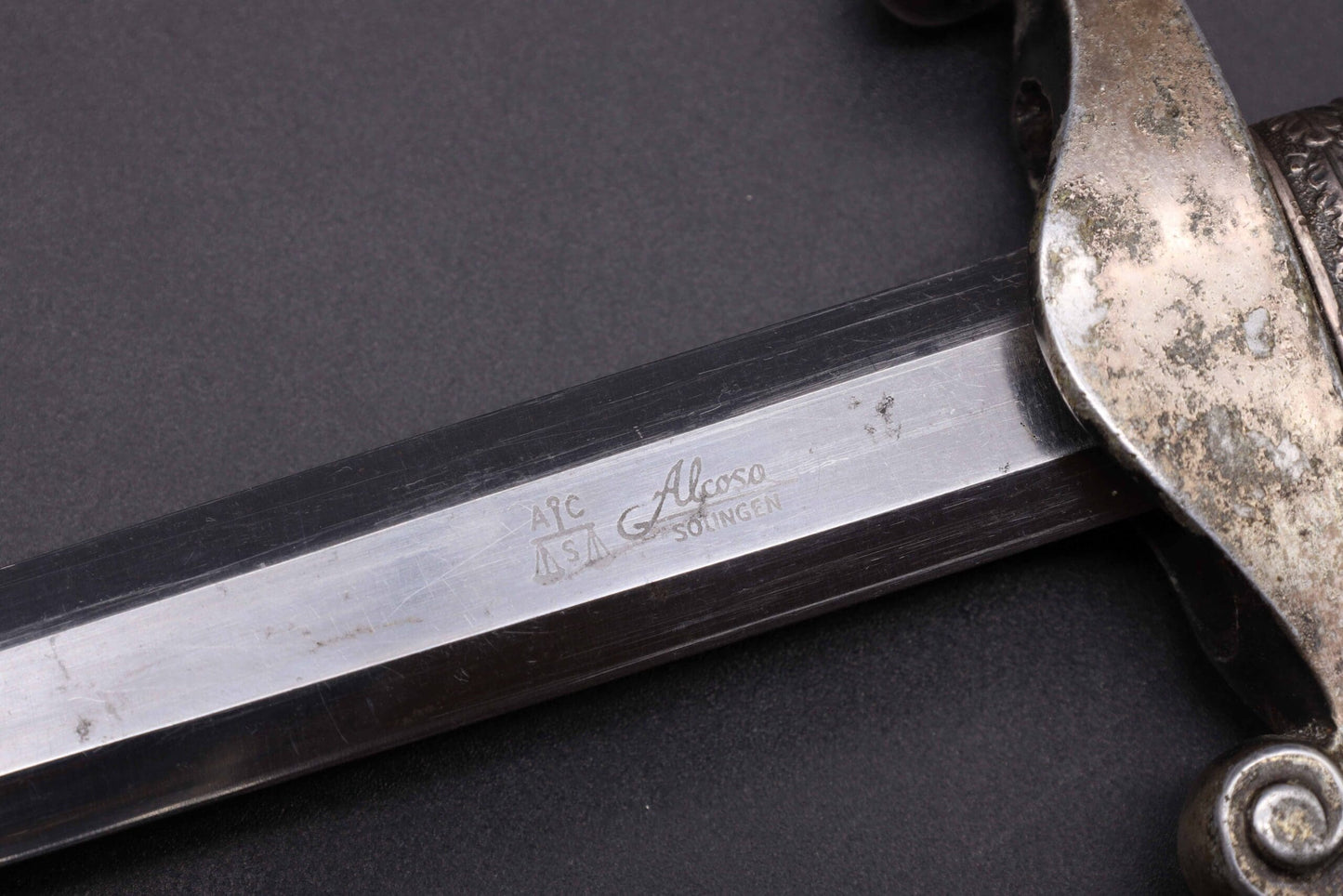 “High Lift” Army Dagger by Alcoso