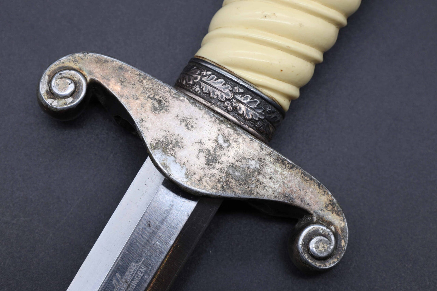 “High Lift” Army Dagger by Alcoso
