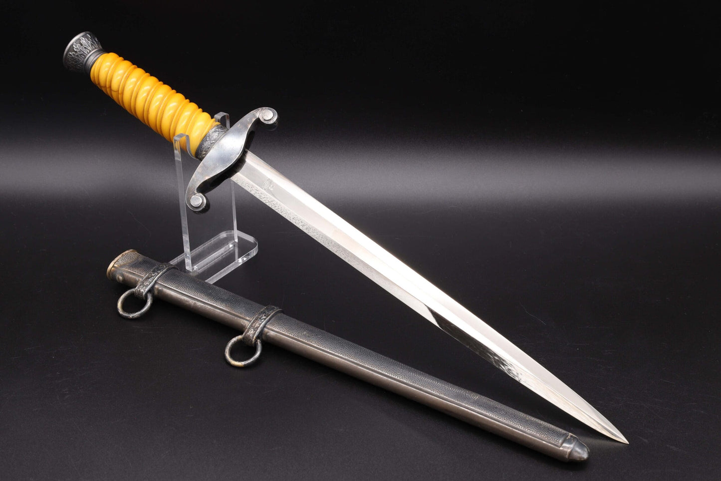 Early Army dagger by Rob Klaas