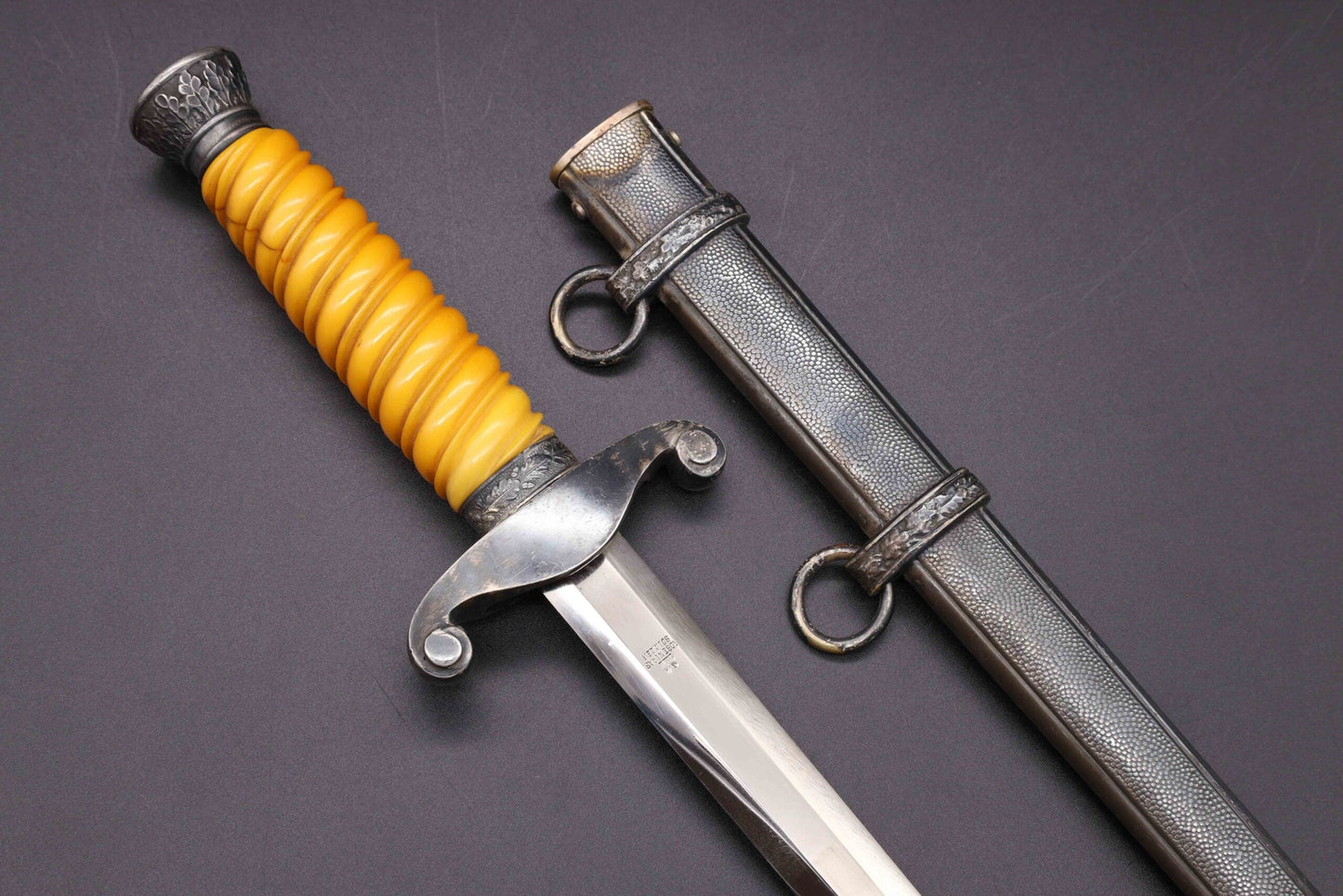 Early Army dagger by Rob Klaas