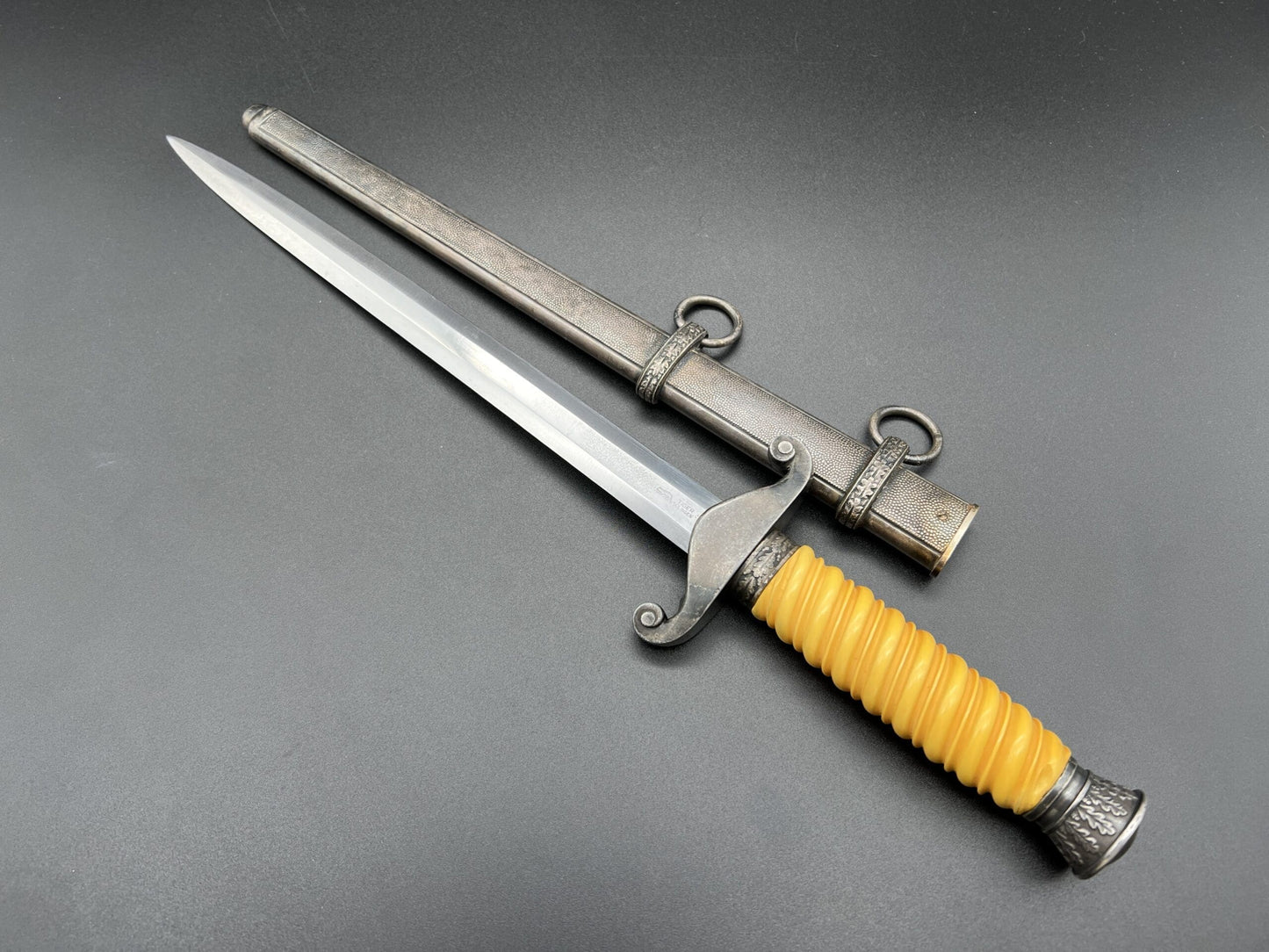 Army dagger by Tiger