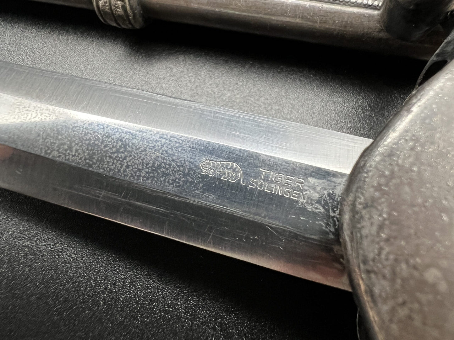 Army dagger by Tiger