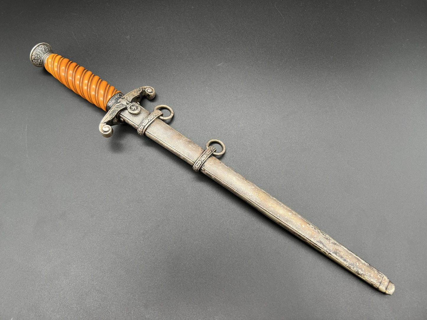 Early slender grip Army dagger by Alcoso