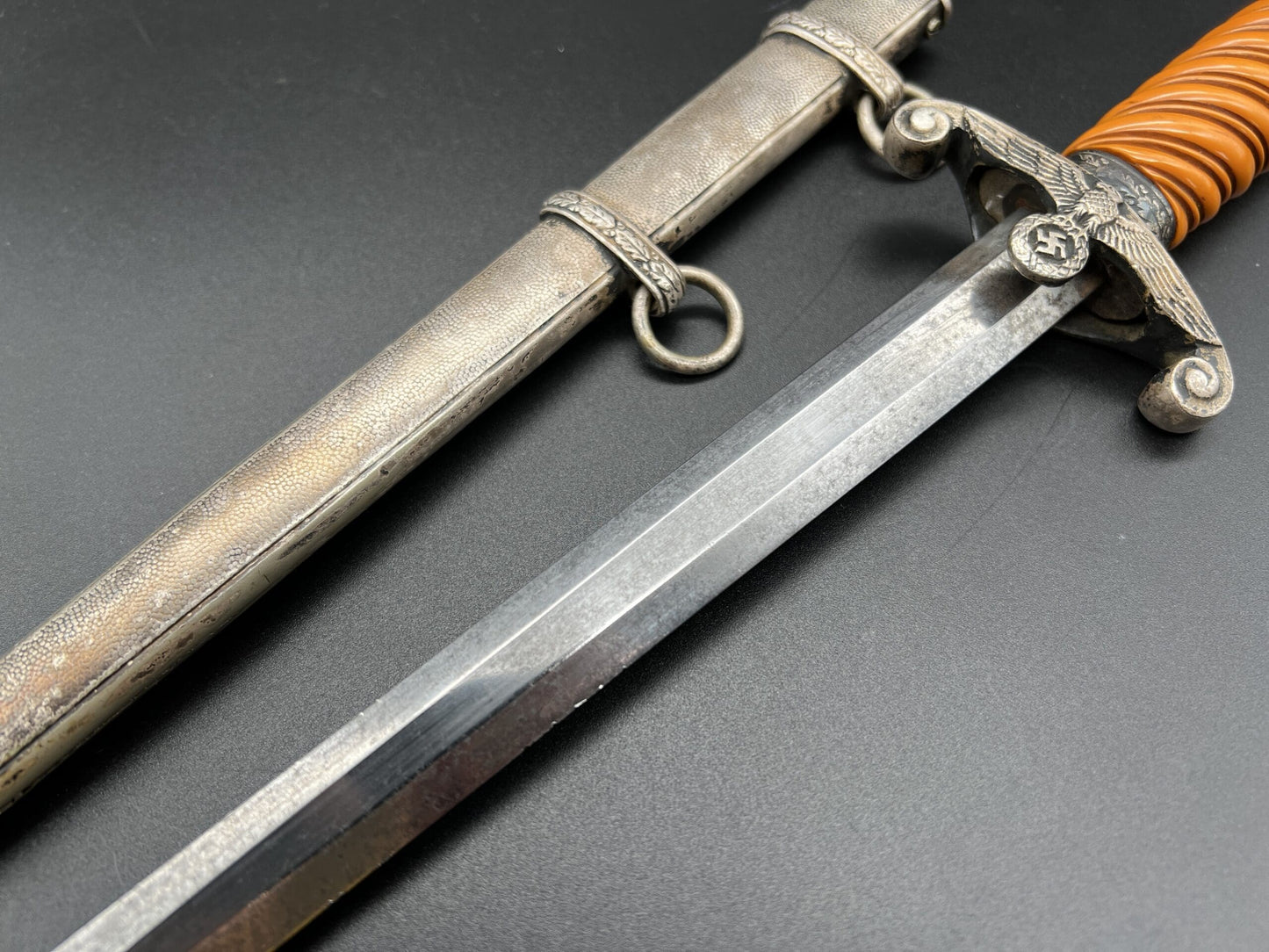Early slender grip Army dagger by Alcoso